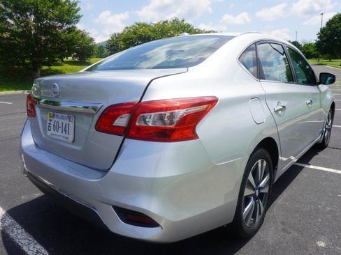 Used 2019 Nissan Sentra SV w/ Special Edition Package FWD image 7