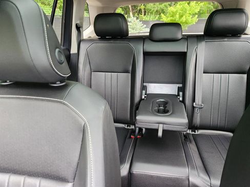 Certified 2024 Volkswagen Tiguan SE image 17