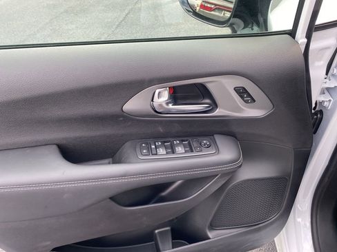 New 2026 Chrysler Pacifica Select w/ S Appearance Package image 19