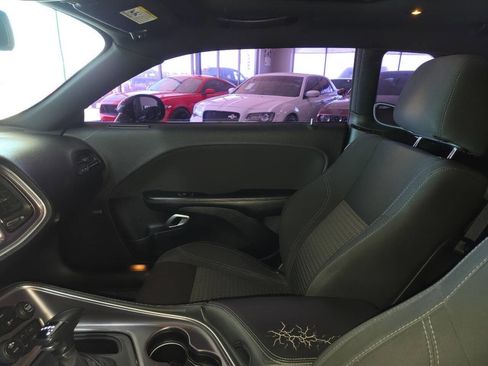 Used 2016 Dodge Challenger R/T w/ Driver Convenience Group RWD image 16