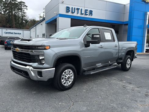 Used 2024 Chevrolet Silverado 2500 LT image 2