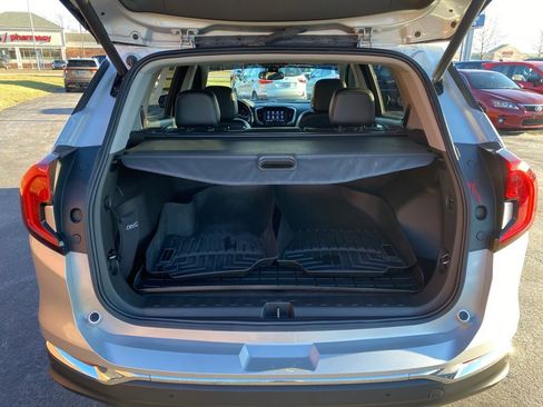 Used 2022 GMC Terrain SLT w/ Tech Package image 18