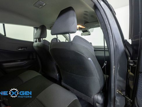 Used 2021 Toyota C-HR LE FWD image 33