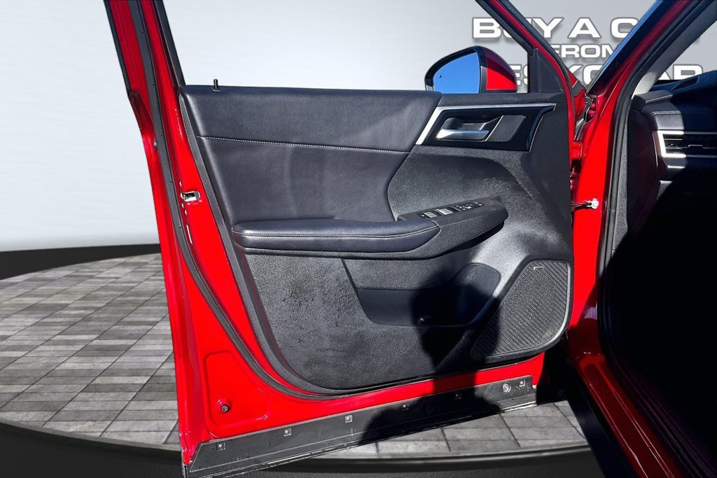 Used 2025 Mitsubishi Outlander AWD image 22