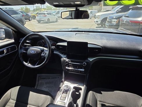 Used 2020 Ford Explorer XLT image 3