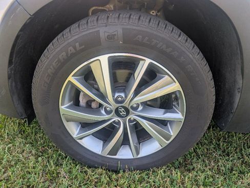Used 2020 Hyundai Santa Fe SEL w/ Convenience Package image 12
