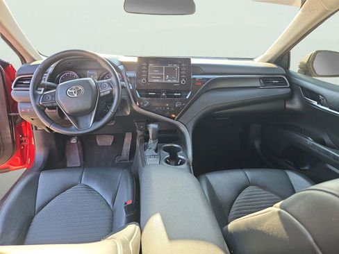 Used 2022 Toyota Camry SE image 12