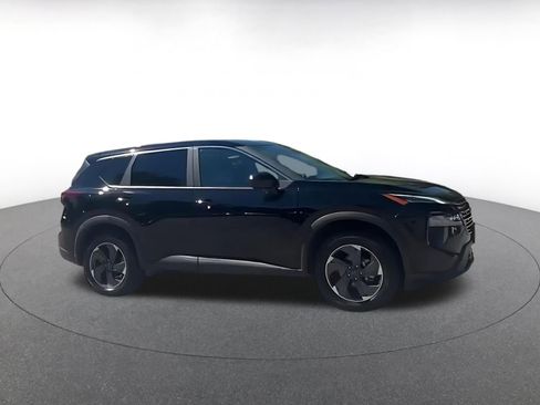 Used 2025 Nissan Rogue SV FWD image 2