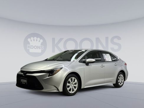 Used 2023 Toyota Corolla LE image 1
