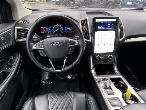 Used 2023 Ford Edge Titanium image 8