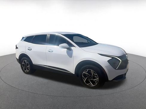 Used 2025 Kia Sportage LX image 2