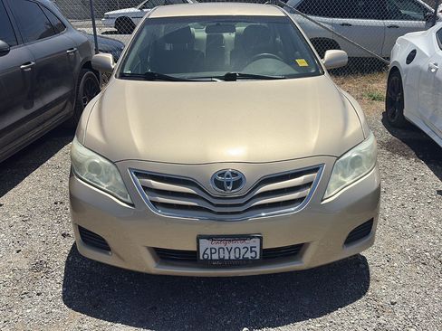 Used 2011 Toyota Camry LE FWD image 2