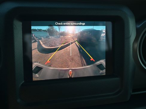 Used 2022 Jeep Gladiator Sport image 14