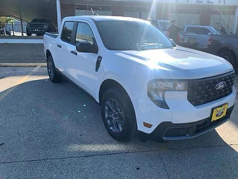 Used 2025 Ford Maverick XLT w/ Equipment Group 302A AWD/4WD image 2