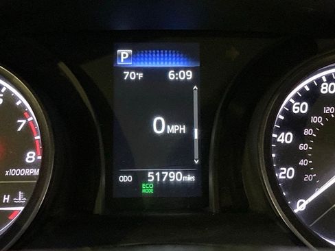 Used 2024 Toyota Camry SE image 12