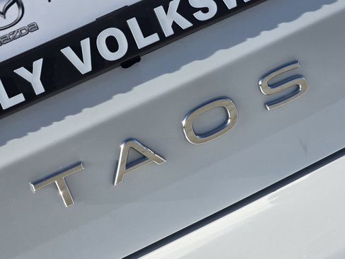 New 2026 Volkswagen Taos SE FWD image 9