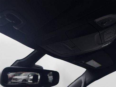 Used 2025 Chrysler Pacifica Select image 27