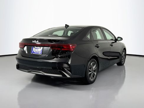 Used 2023 Kia Forte LXS w/ LXS Technology Package FWD image 5