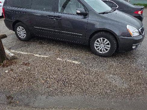 Used 2014 Kia Sedona LX FWD image 2