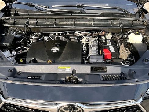 Used 2021 Toyota Highlander Limited image 10