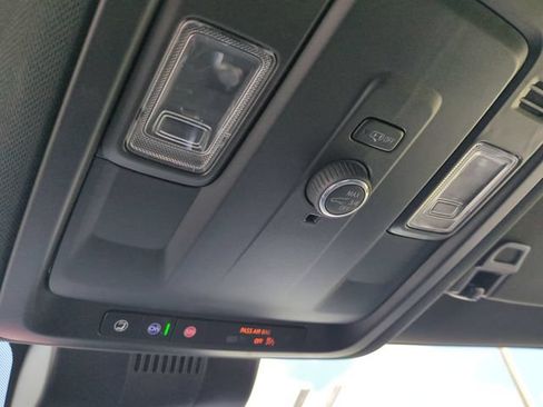 Used 2025 Chevrolet Suburban Z71 AWD/4WD image 24
