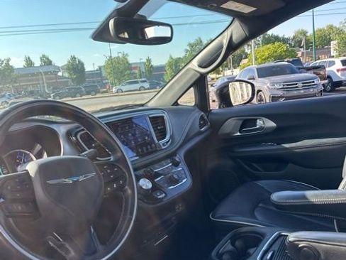 Used 2020 Chrysler Pacifica Limited w/ Advanced Safetytec Group FWD image 21