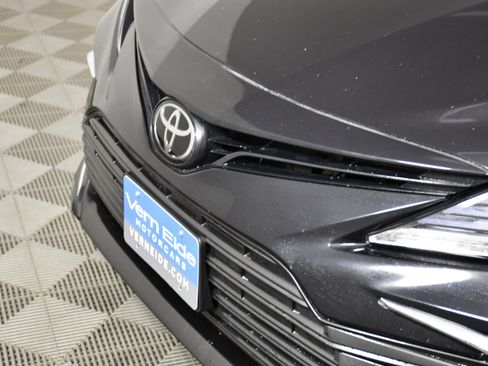 Used 2024 Toyota Camry XLE FWD image 11
