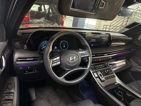 Used 2025 Hyundai Palisade Calligraphy FWD image 6