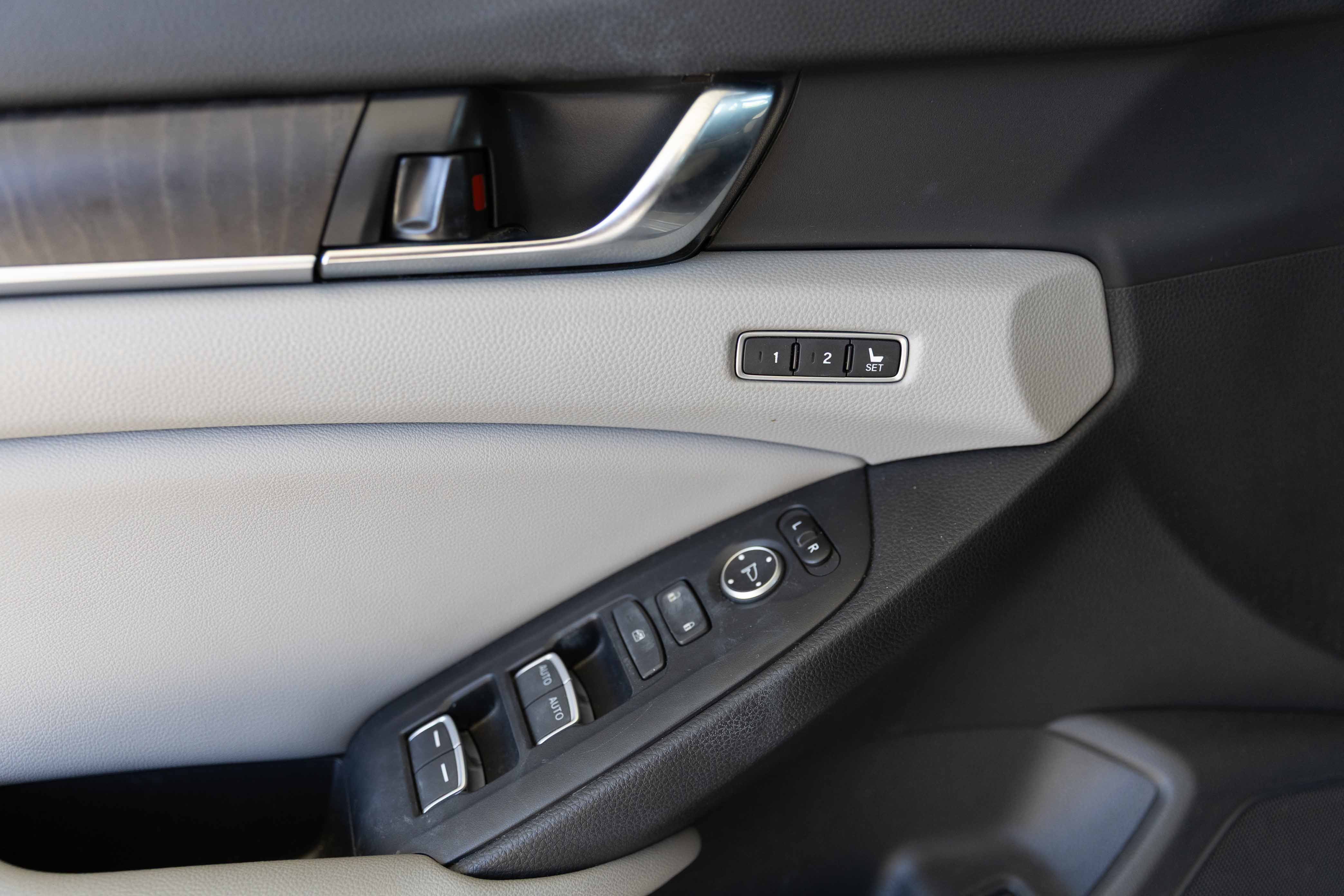 Used 2019 Honda Accord Touring image 10