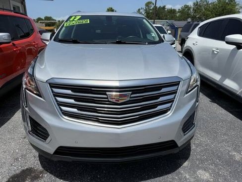 Used 2017 Cadillac XT5 Luxury FWD image 2