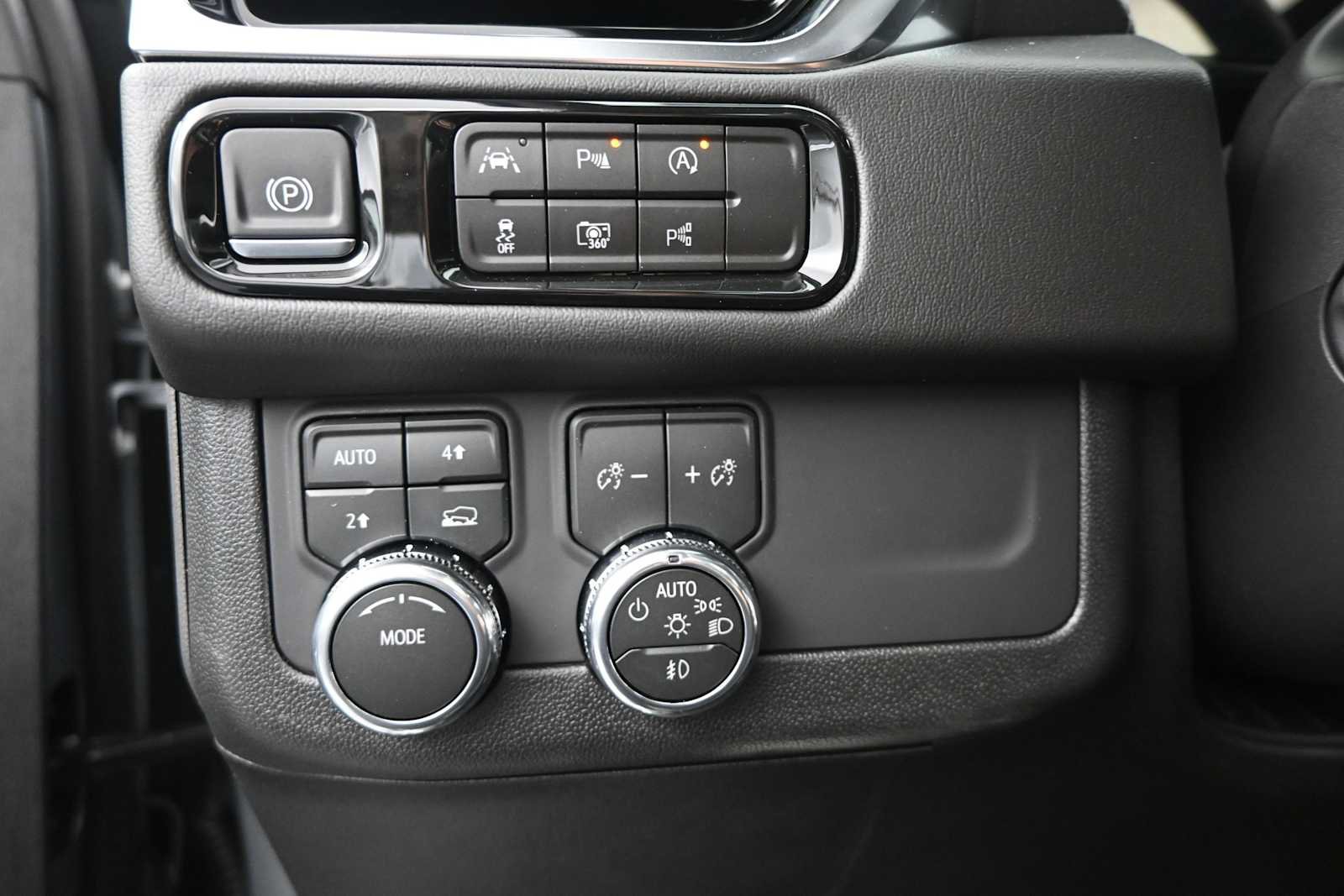 New 2026 GMC Yukon Denali w/ Sun & Power Step Package AWD/4WD image 23