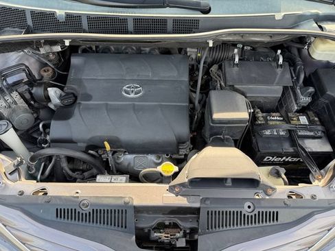 Used 2015 Toyota Sienna LE FWD image 38