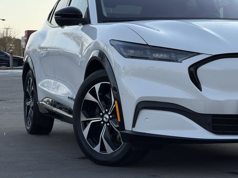 Used 2021 Ford Mustang Mach-E Premium image 9