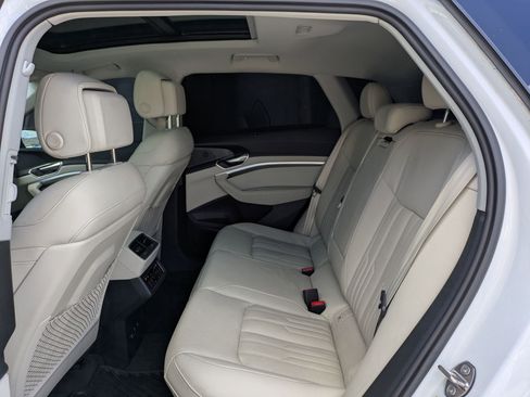 Used 2024 Audi Q8 e-tron Prestige w/ Prestige Package image 25