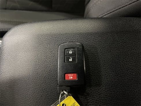 Used 2018 Toyota Tacoma SR5 image 32