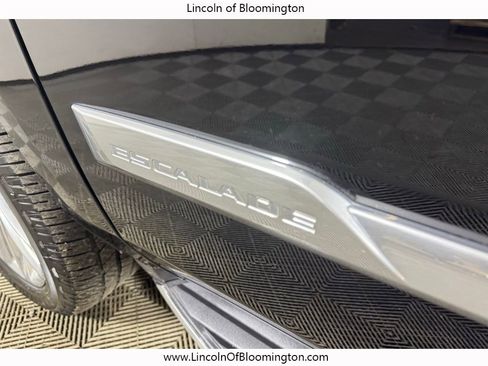 Used 2018 Cadillac Escalade ESV Luxury image 40