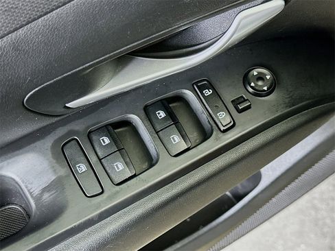 Used 2024 Hyundai Tucson SE image 19