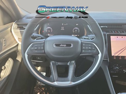 Used 2025 Jeep Grand Cherokee Limited RWD image 29