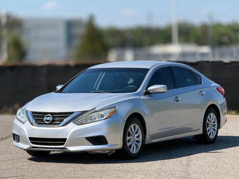 Used 2016 Nissan Altima 2.5 S w/ Power Driver Seat Package image 6