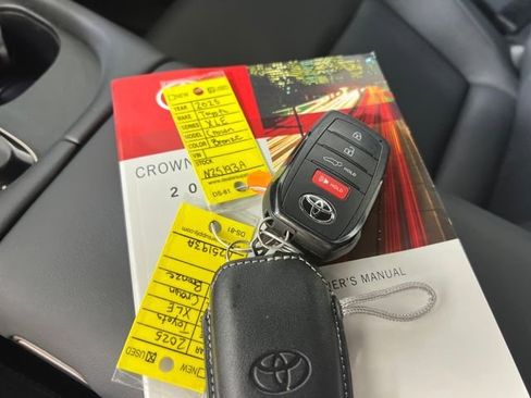 Used 2025 Toyota Crown Signia XLE image 16