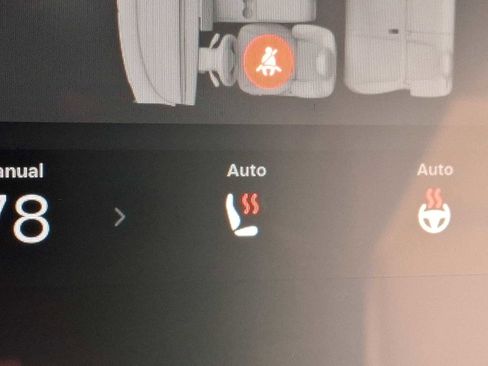 Used 2022 Tesla Model Y Long Range image 23