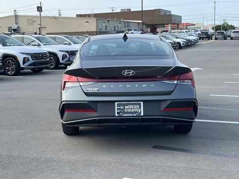 New 2026 Hyundai Elantra SE FWD image 6