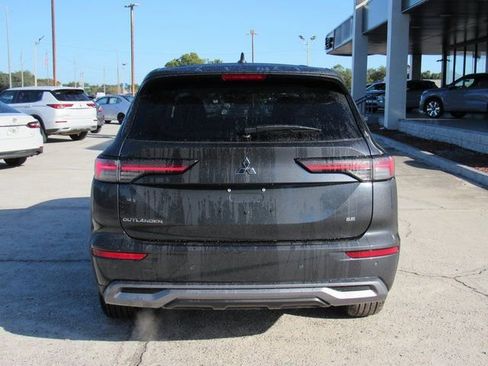 New 2025 Mitsubishi Outlander SE FWD image 4