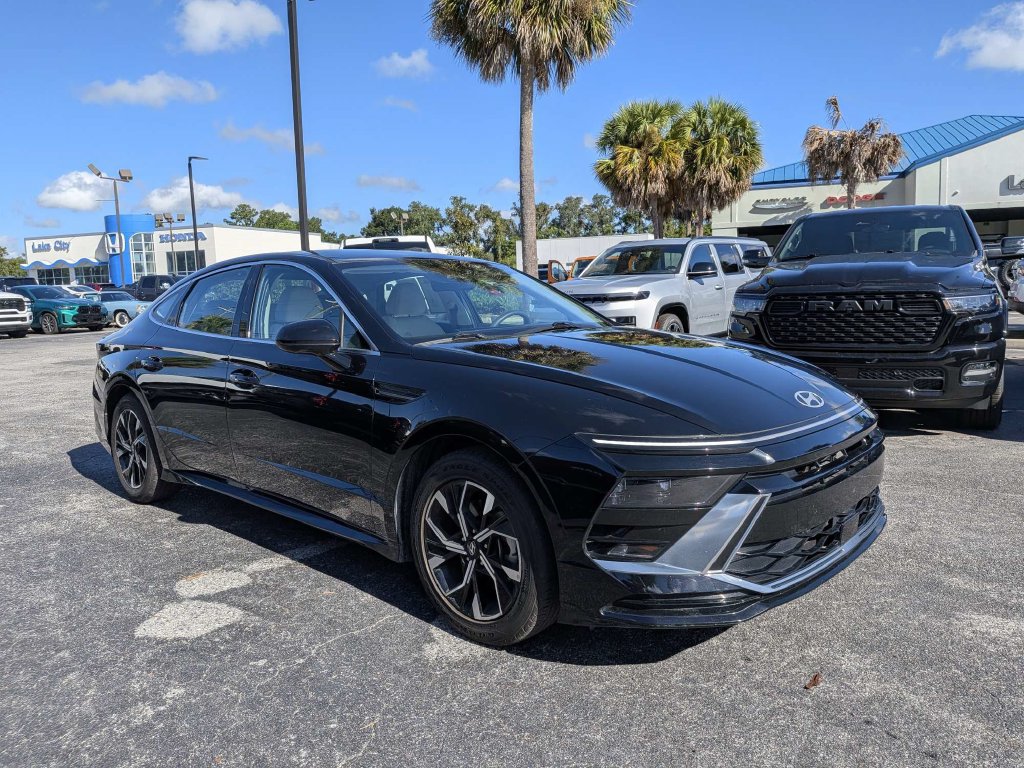 Used 2025 Hyundai Sonata SEL FWD image 1