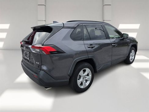 Used 2019 Toyota RAV4 XLE image 4