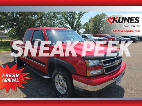Used 2007 Chevrolet Silverado 1500 LT w/ Extended Cab Value Package AWD/4WD image 1
