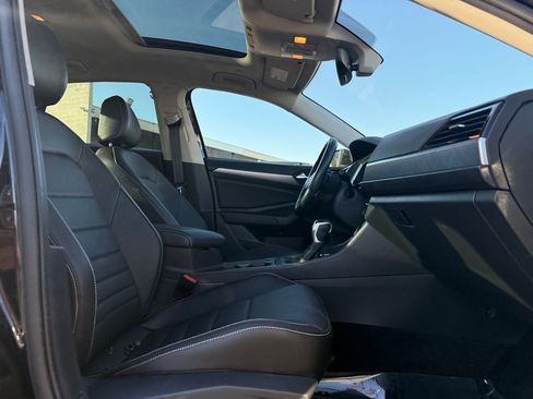 Used 2022 Volkswagen Jetta SE image 19