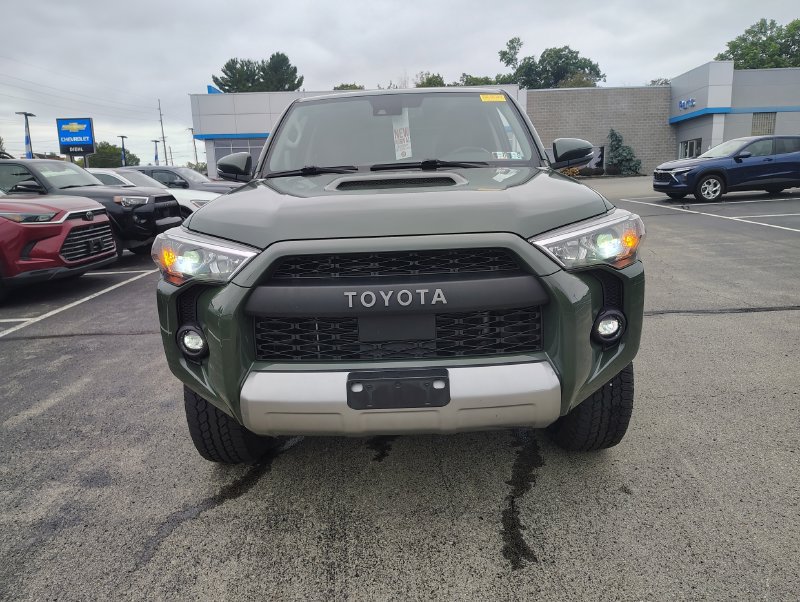 Used 2022 Toyota 4Runner TRD Off-Road Premium w/ Moonroof Package AWD/4WD image 2