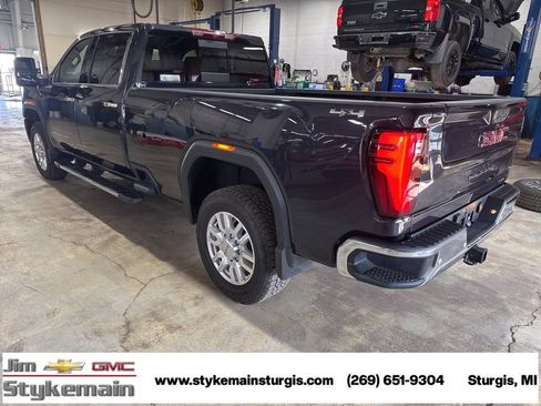 Used 2024 GMC Sierra 3500 SLT w/ SLT Convenience Package image 6