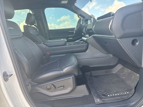 Used 2025 Ford Expedition Platinum w/ Stealth Performance Package image 10